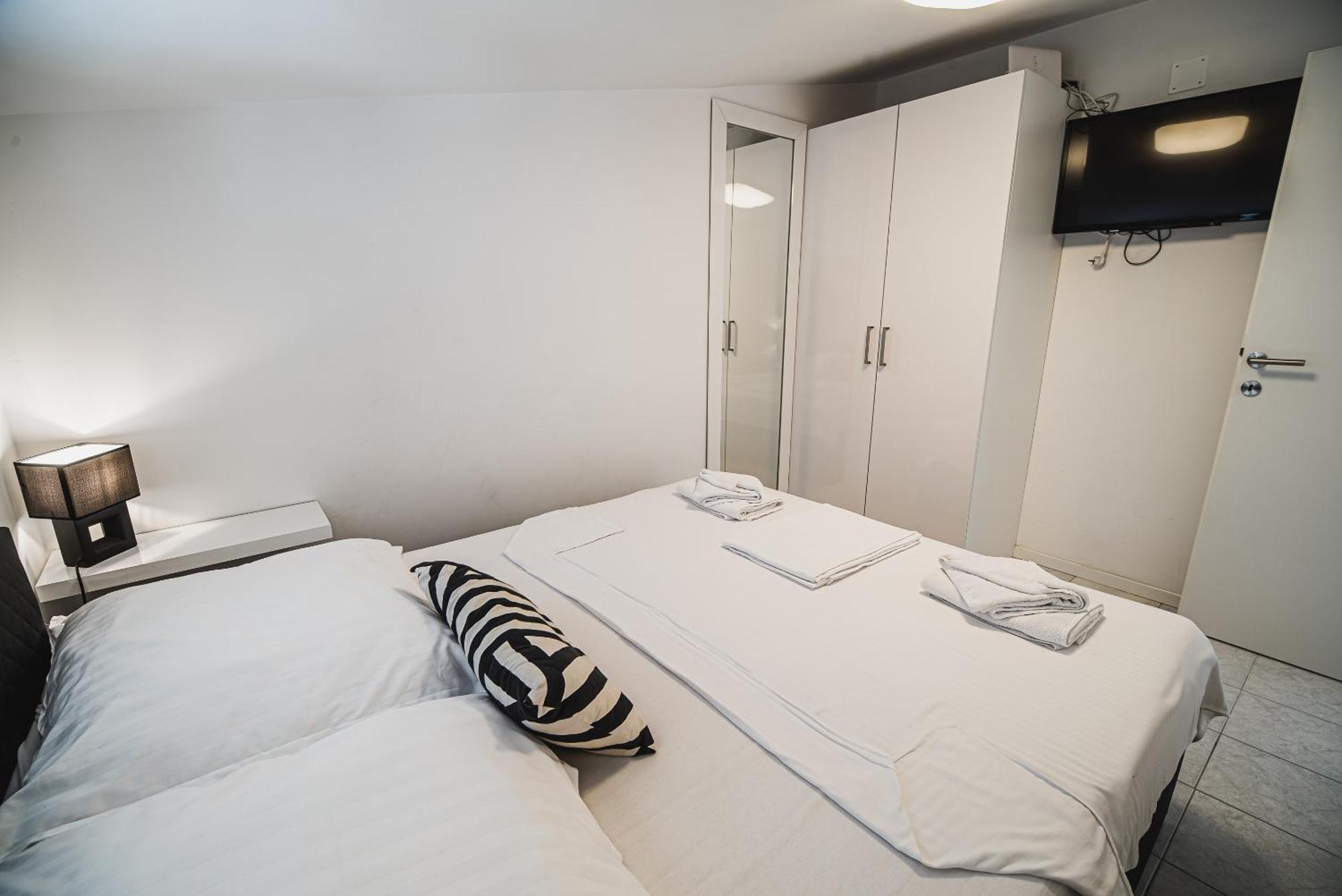 Downtown Park Apartments With Balcony Vodice Room photo