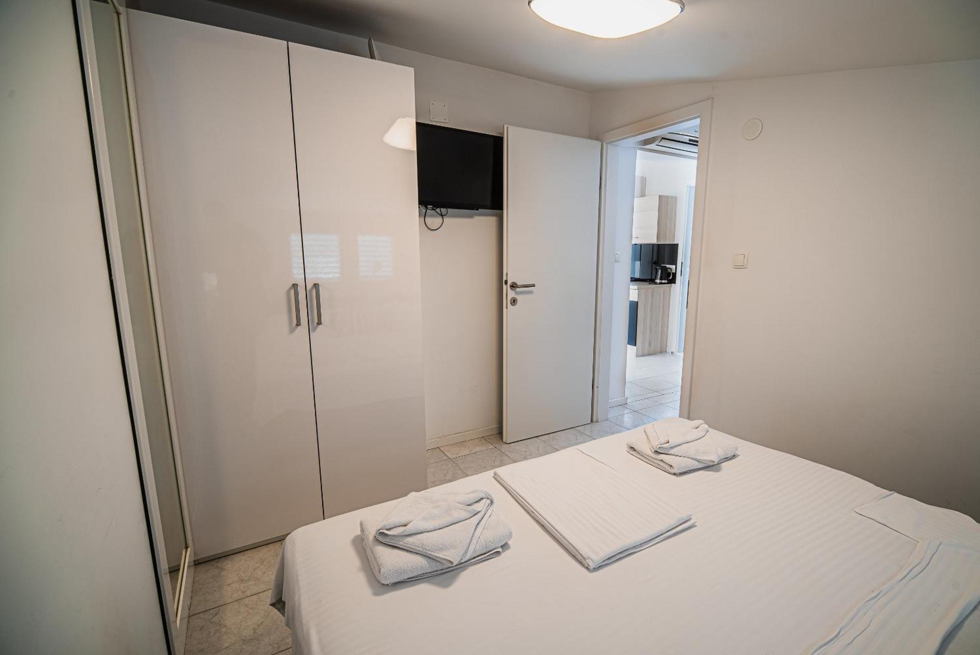 Downtown Park Apartments With Balcony Vodice Room photo
