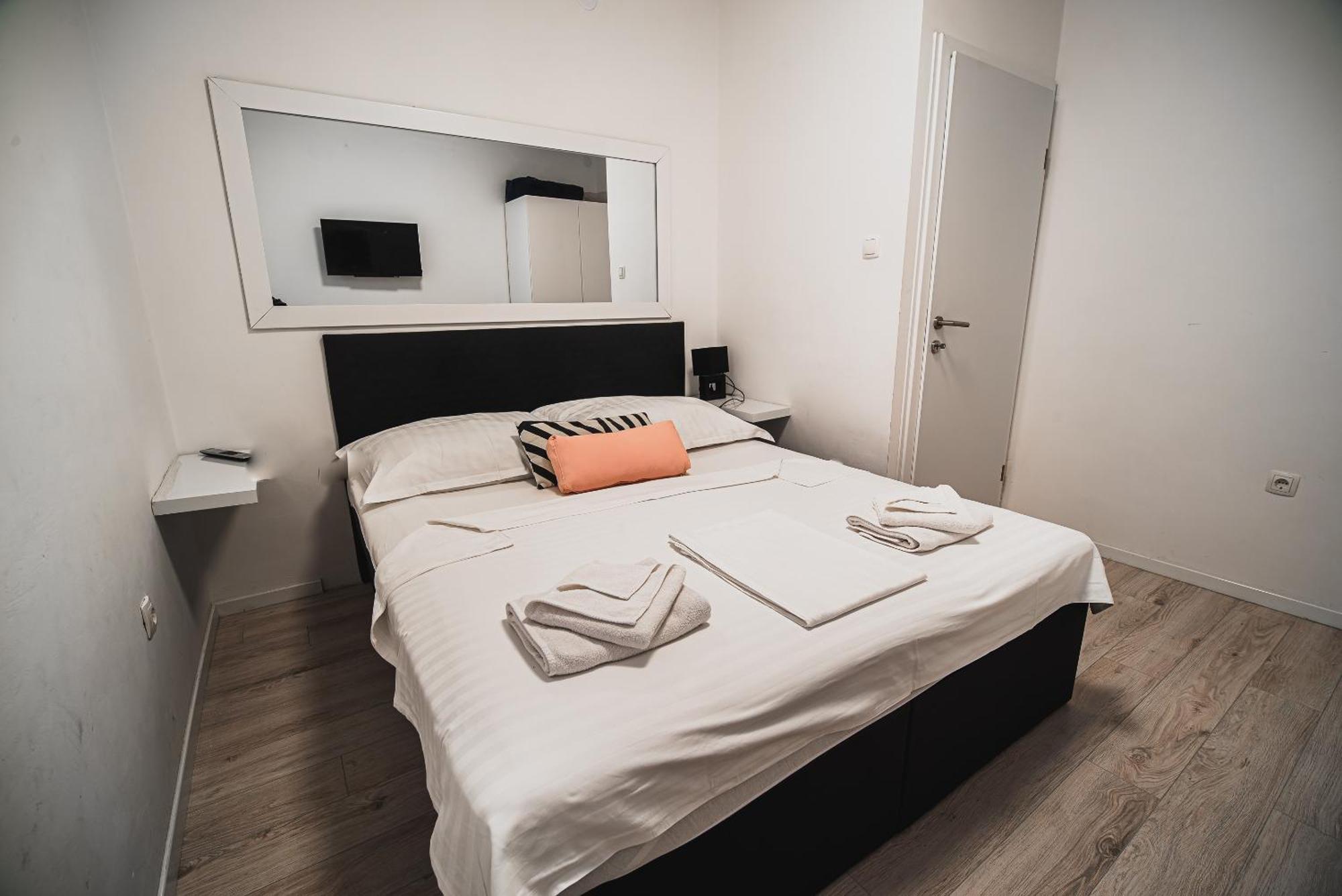Downtown Park Apartments With Balcony Vodice Room photo