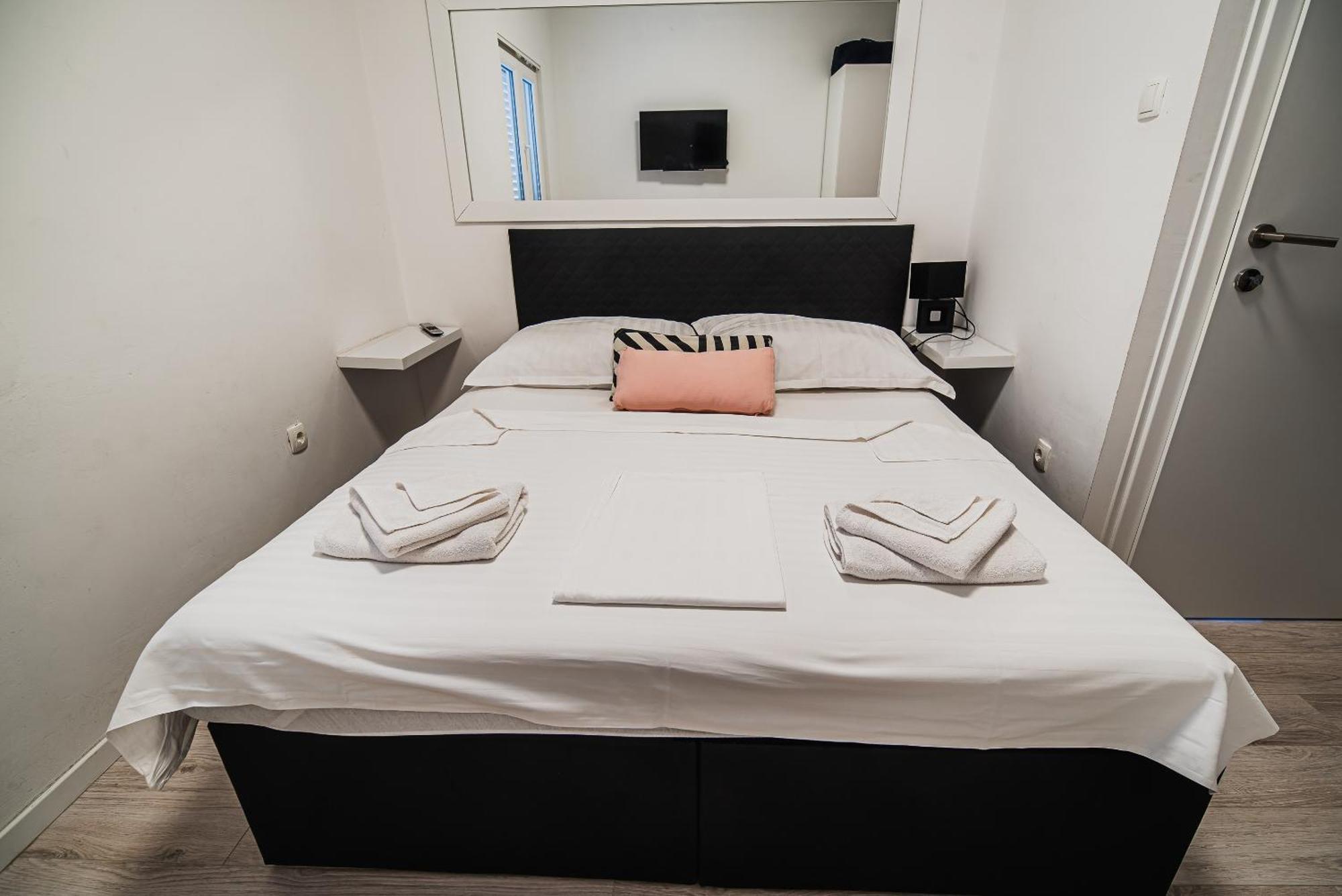 Downtown Park Apartments With Balcony Vodice Room photo
