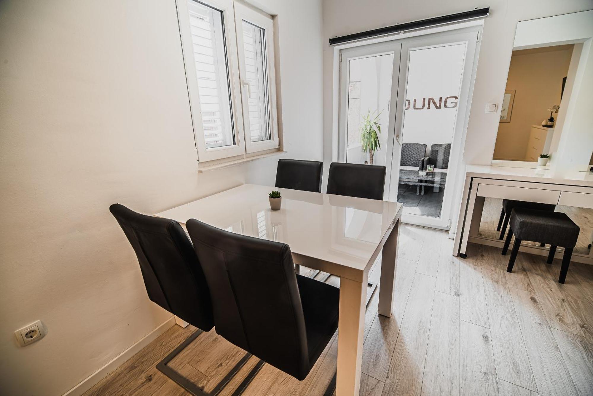 Downtown Park Apartments With Balcony Vodice Room photo