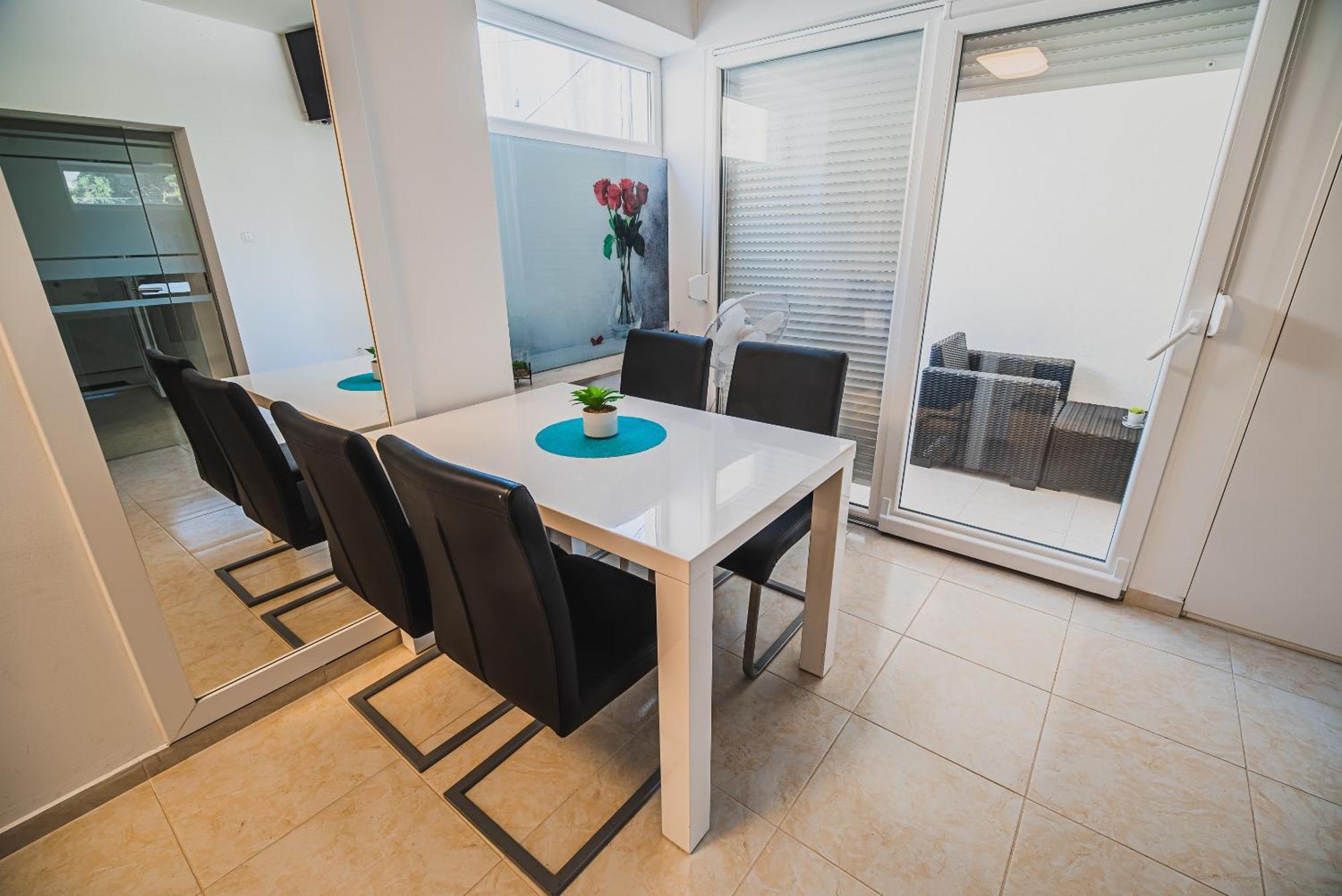 Downtown Park Apartments With Balcony Vodice Room photo
